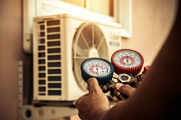 Professional Hvac technician working in Nicholasville, KY